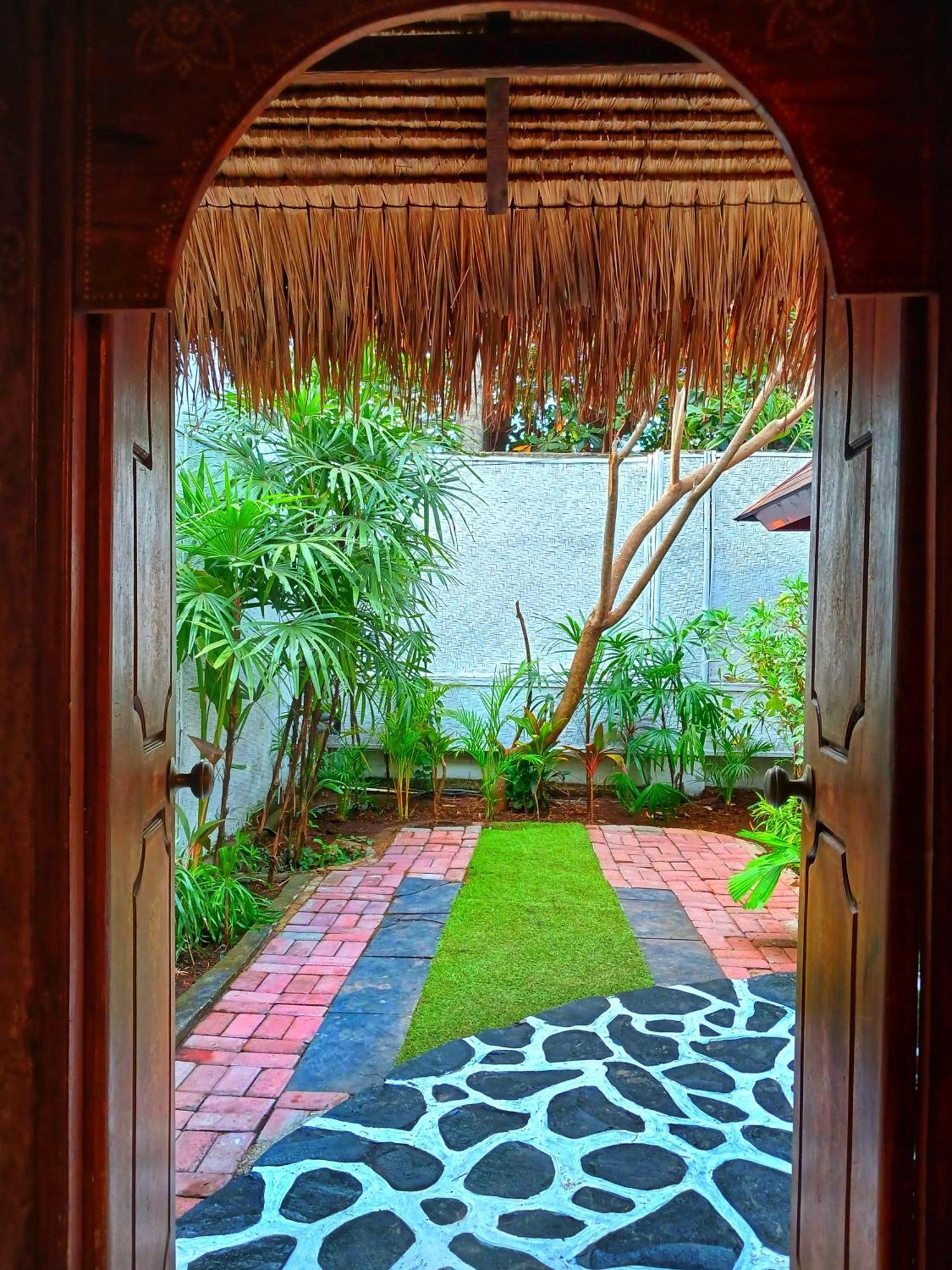 Scallywags Beach Club Gili Air Exterior photo