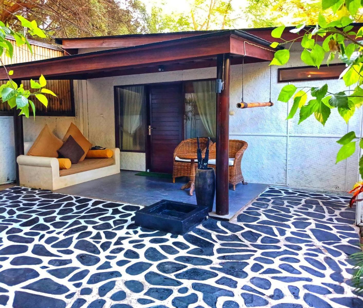 Scallywags Beach Club Gili Air Exterior photo