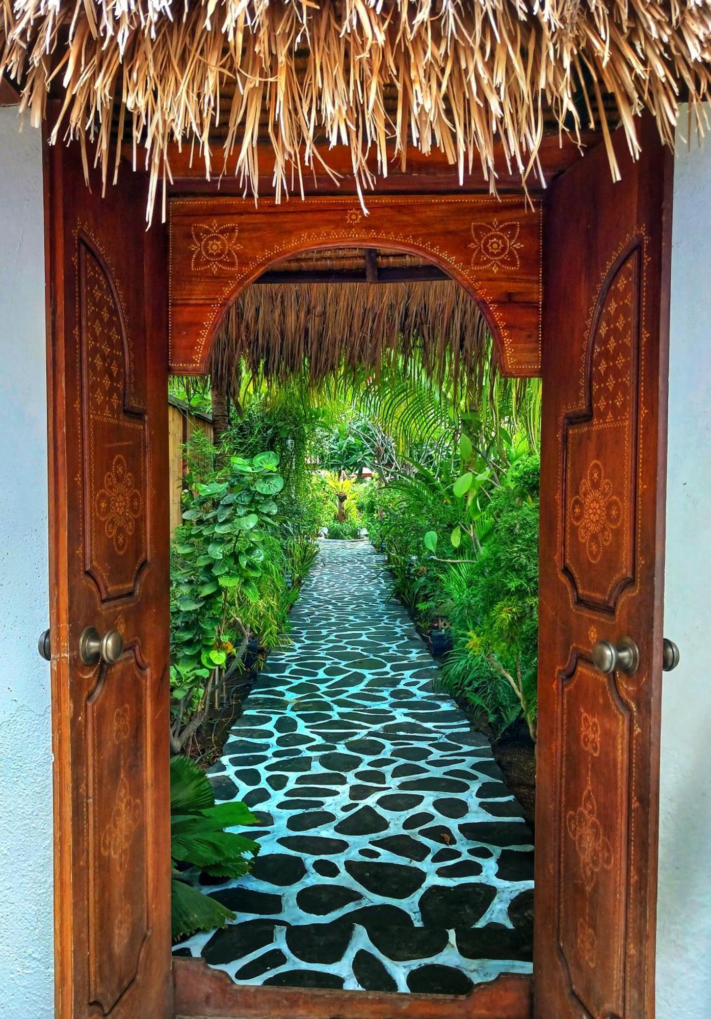 Scallywags Beach Club Gili Air Exterior photo