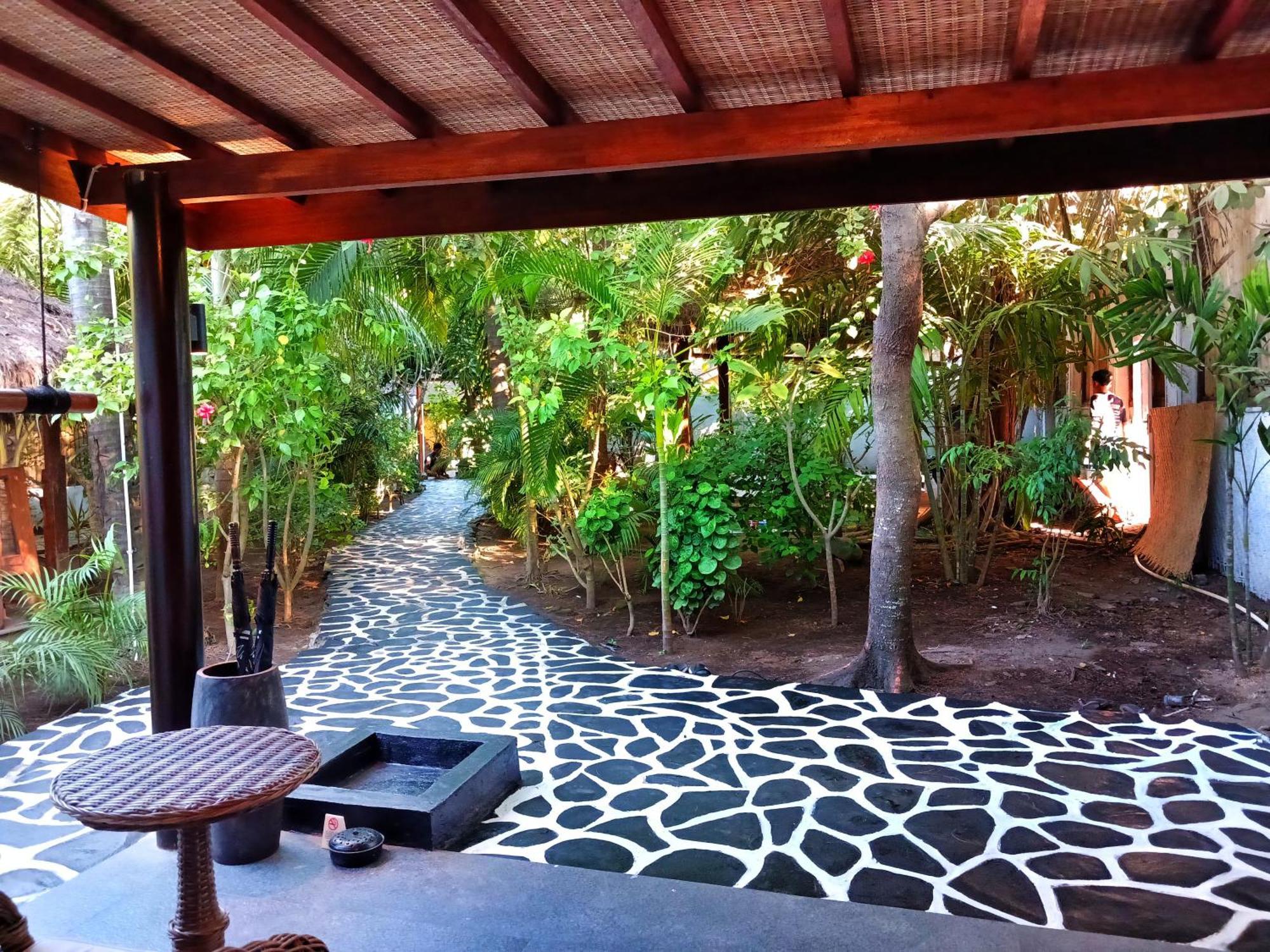 Scallywags Beach Club Gili Air Exterior photo