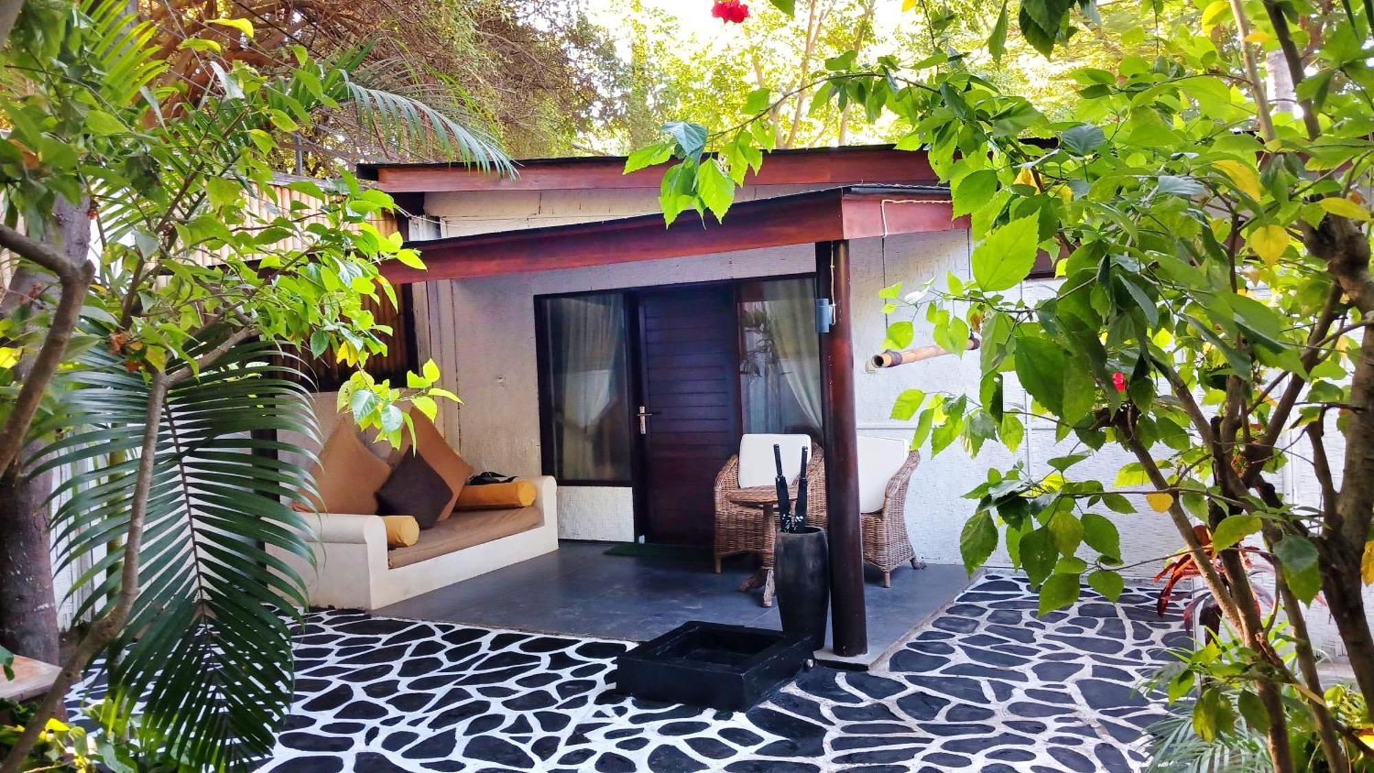 Scallywags Beach Club Gili Air Exterior photo